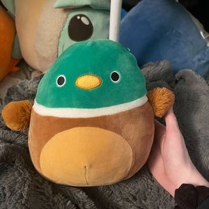 8” Avery the duck squishmallow
